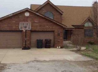 704 E Hilvety Rd, Moweaqua, IL 62550