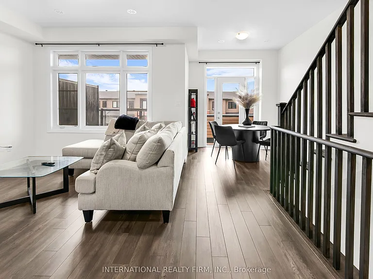 148 Turnberry Ln — Photo 6