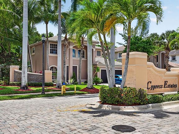 3rd image of 4907 Cypress Way