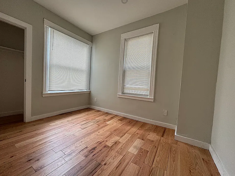 3 bed, 1.5 bath, 1134 sqft, $2,050 — Photo 2