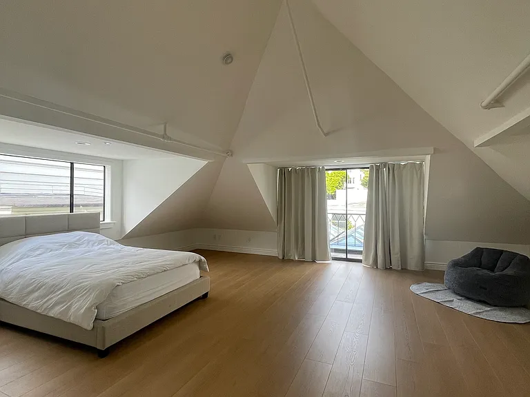 2822 Van Ness Ave — Photo 24