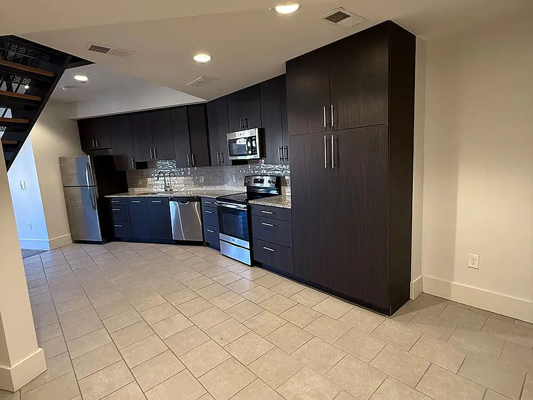 Heyse Apartments — Photo 16