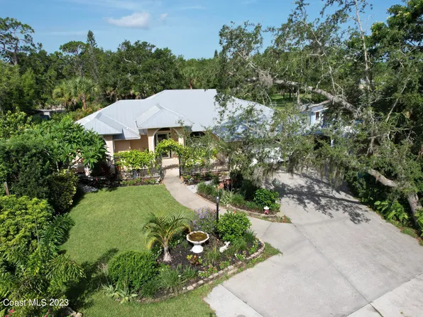 9850 Oak Trl, Micco, FL 32976