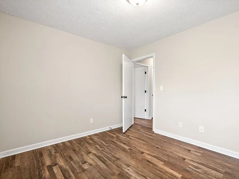 Tower Drive-3243/3244 — Photo 20