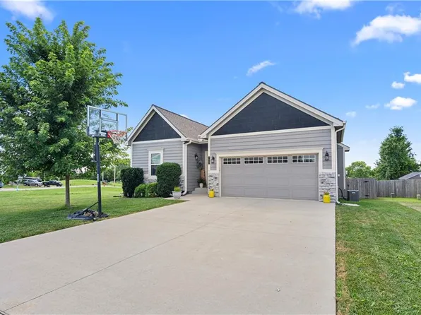 1658 Davis Cir, Eudora, KS 66025