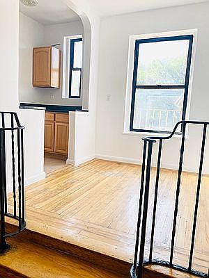 2nd image of 1175 Morris Ave #4H