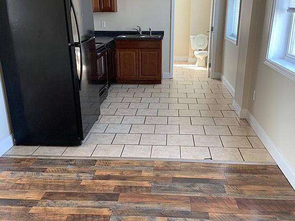 3rd image of 387 High St #8