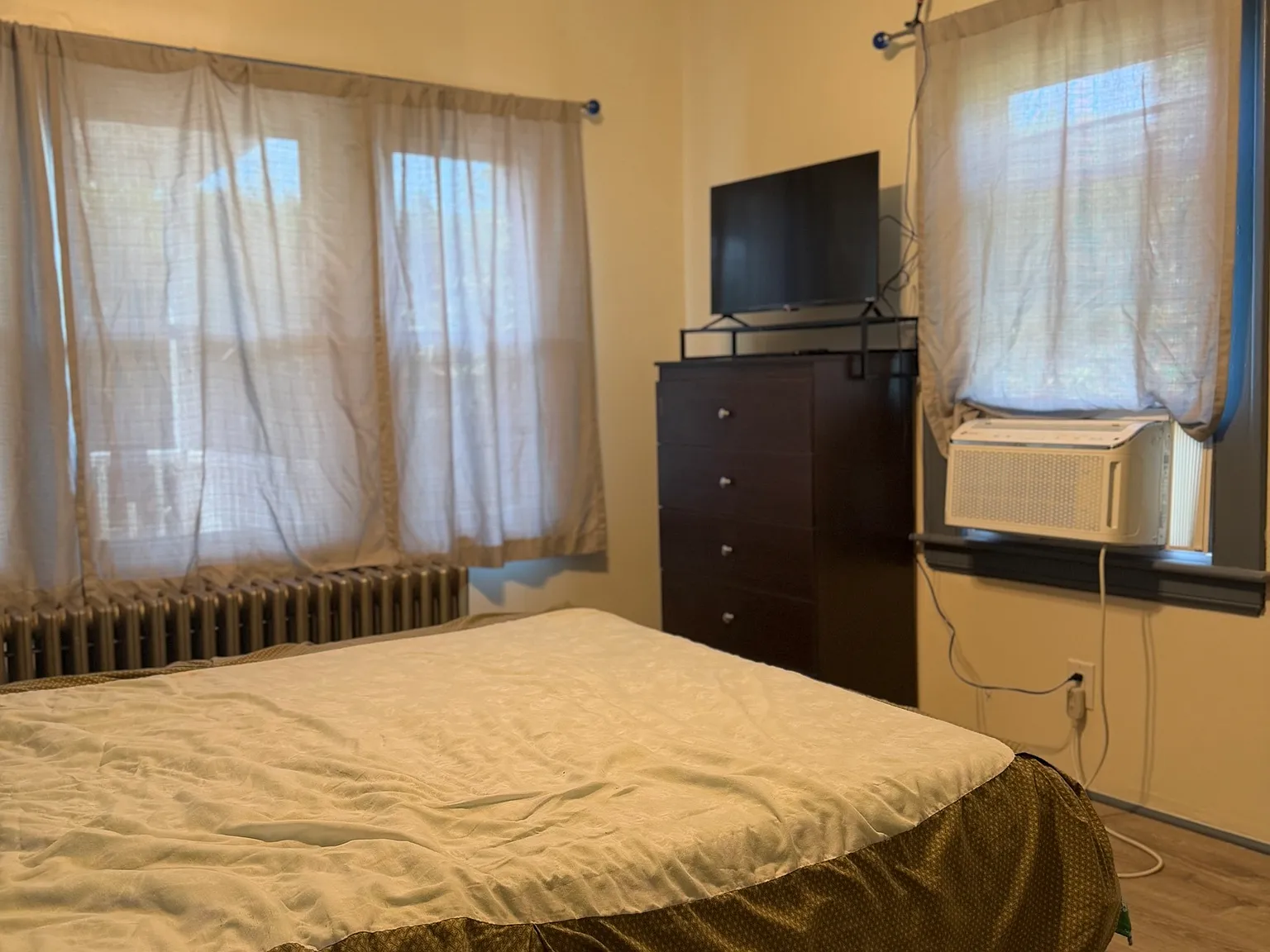 3 bed, 2.0 bath, 1019 sqft, $3,200 — Photo 4