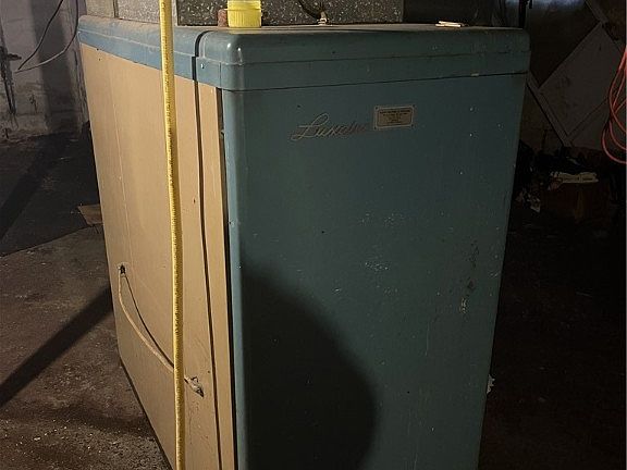 4th image of 1144 E 9th St