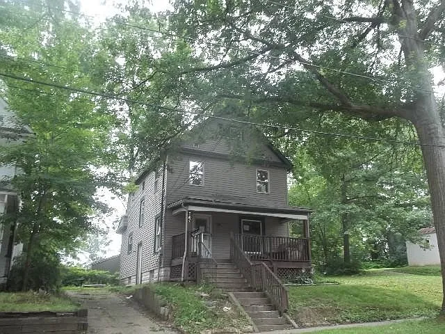 787 Allyn St photo 1