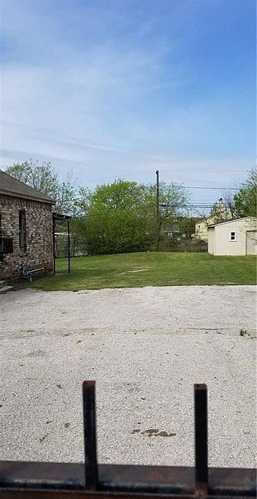 2nd image of 2819 Ellis Ave