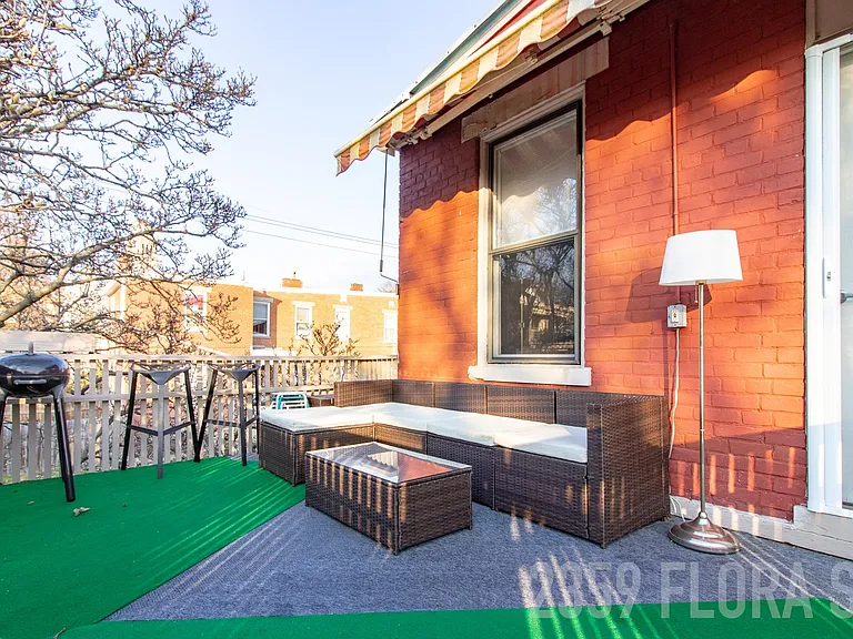 2359 Flora St — Photo 7