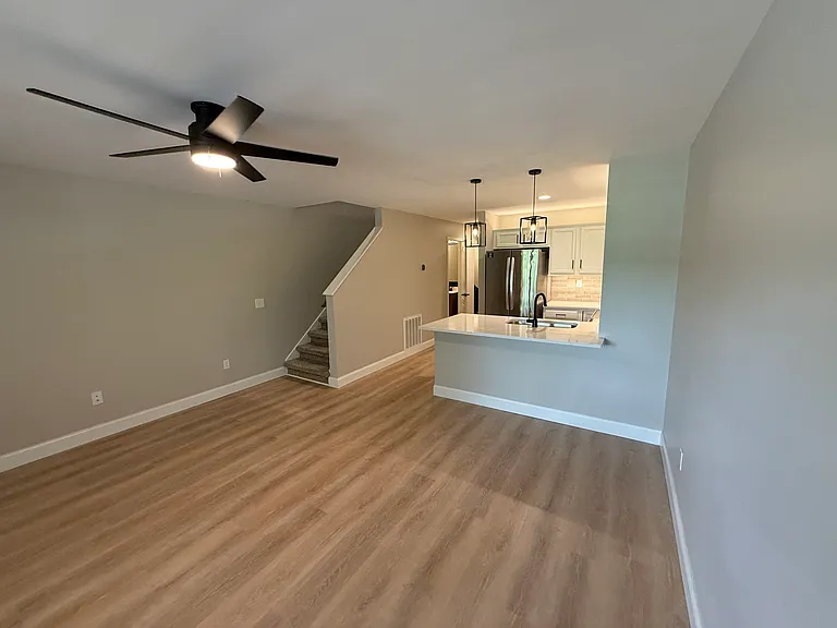 1512 E Henry St — Photo 4