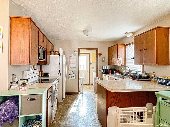 2nd image of 909 Willis Ave