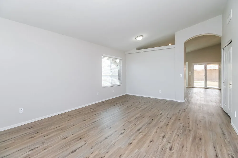 4 bed, 2.0 bath, 1642 sqft, $2,750 — Photo 3