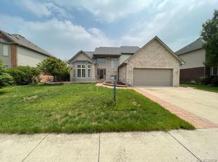 49594 Red Pine Dr, Macomb, MI
