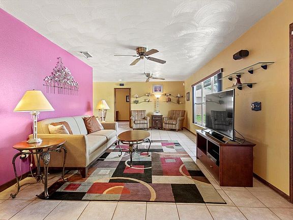 3rd image of 286 NE Granduer Avenue