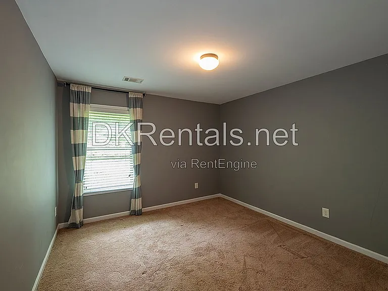 345 Franklin Ln — Photo 3