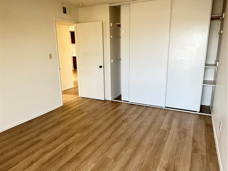 870 Avenue B #406 — Photo 8