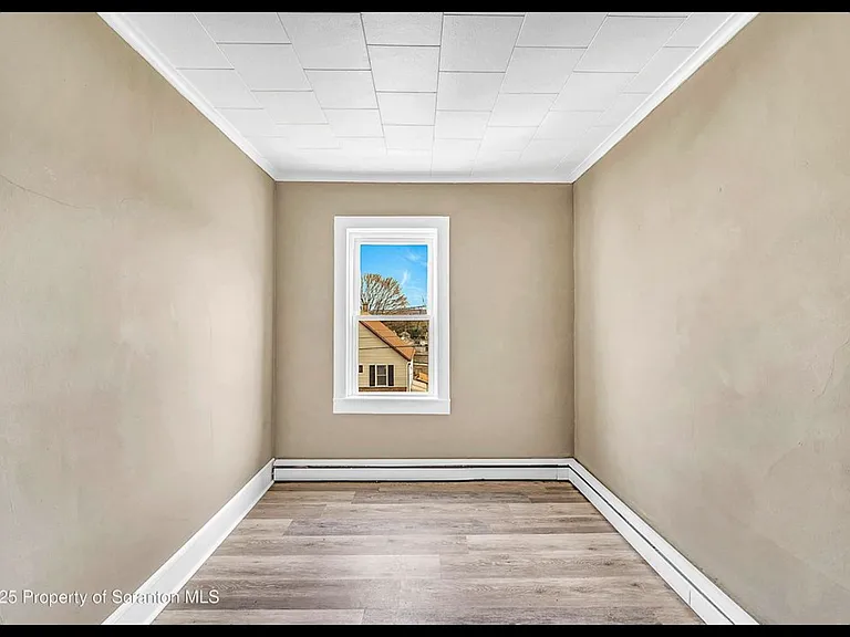 1061 Carmalt St — Photo 6