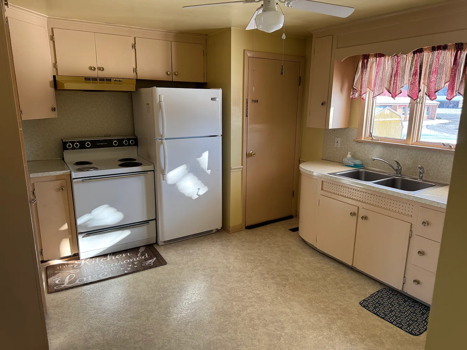 507 E Line St — Photo 4