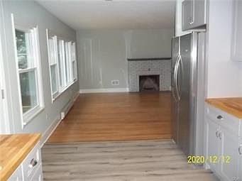 5th image of 1095 Riverview Dr