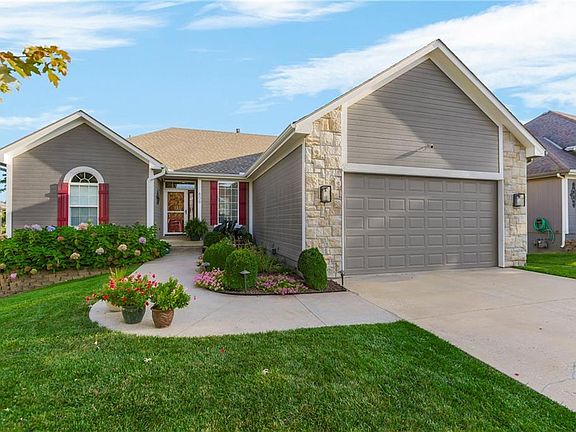 4th image of 809 NW Poplar Ct