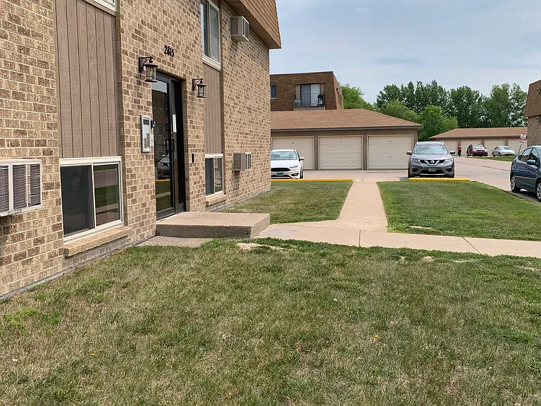 2915 S 17th St #102 — Photo 1