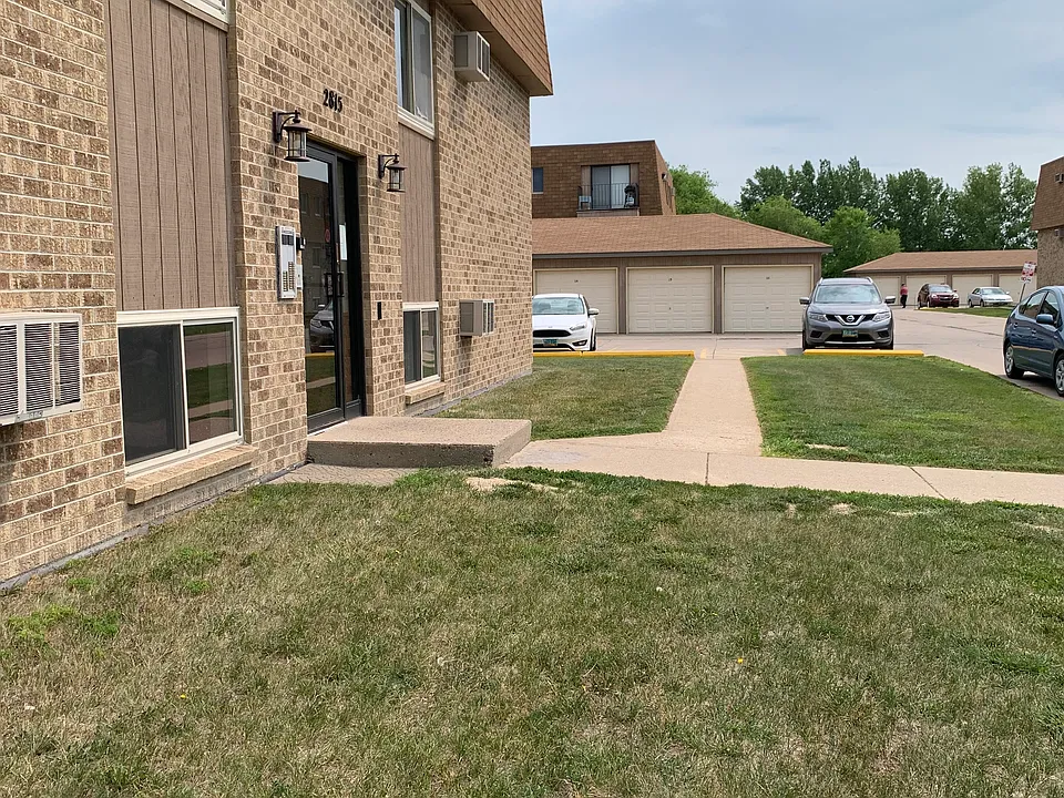 2915 S 17th St #102