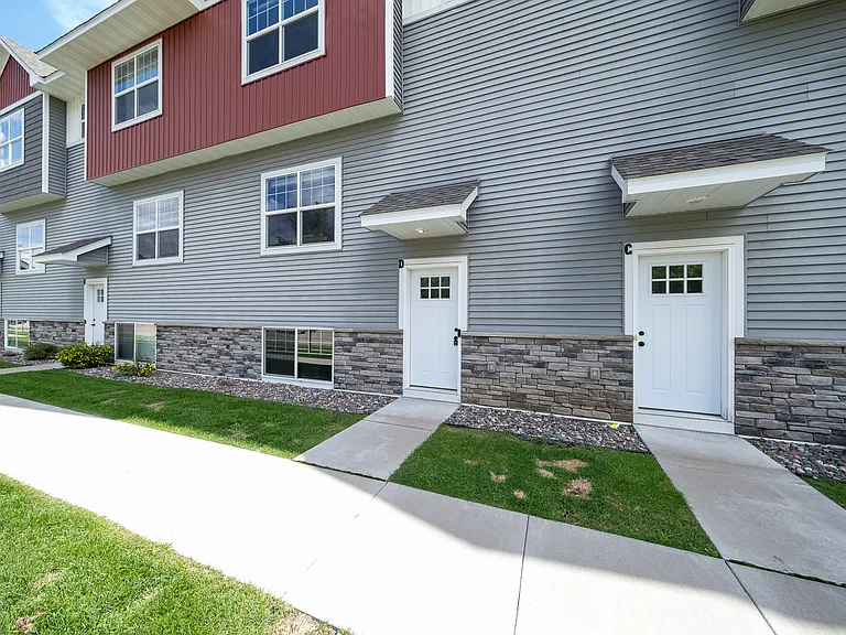 10240 3rd St NE #D — Photo 2