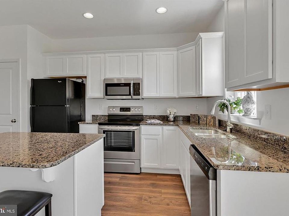 2nd image of 3747 Castle Dr
