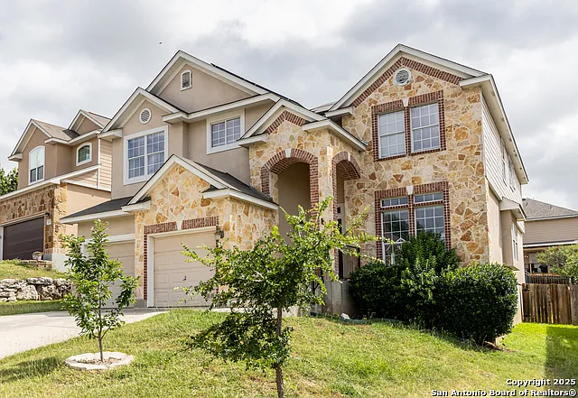4 bed, 2.5 bath, 3449 sqft, $2,500 — Photo 2