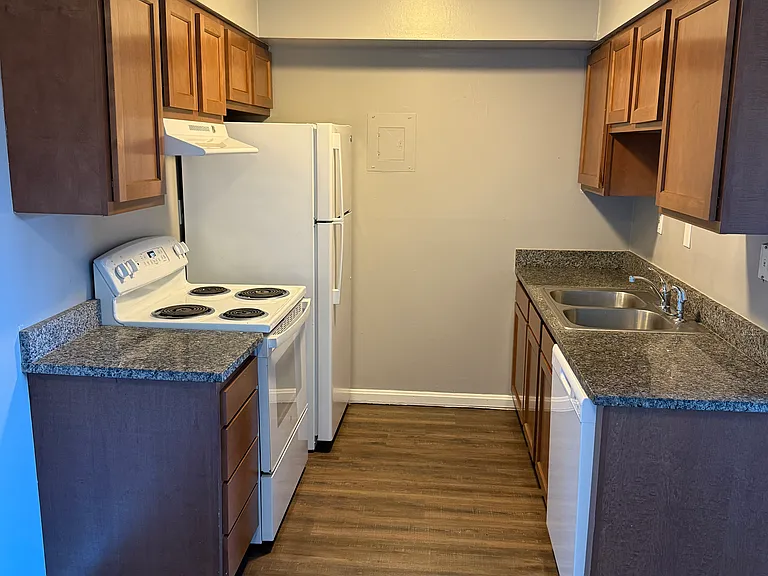 Woodhill Apartments — Photo 15