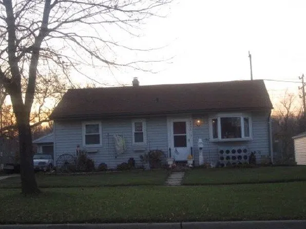 4451 S Pennsylvania Ave, Saint Francis, WI 53235