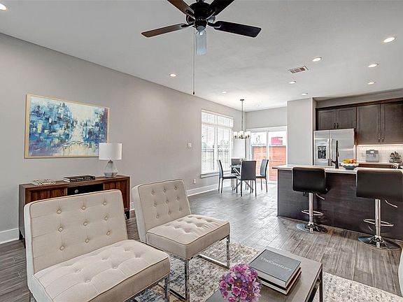 Livingroom with an open kitchen