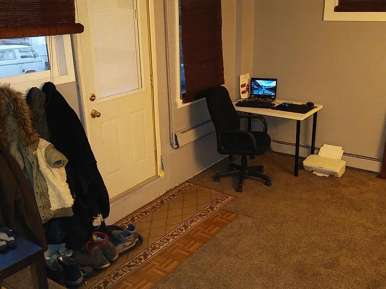Entry/Office space