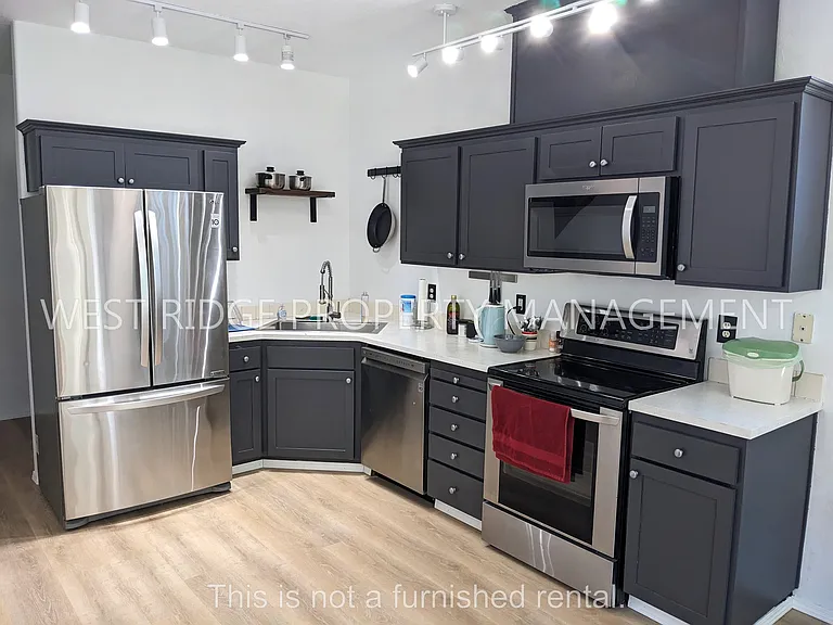 6824 N Astor St — Photo 3