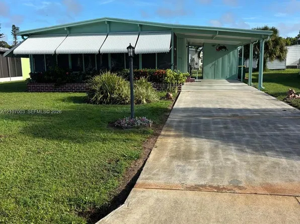 121 Sugar Loaf Ln, Naples, FL 34114