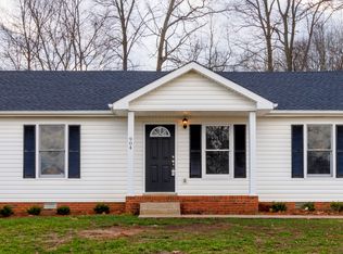 904 Applegrove Cir, Clarksville, TN 37040