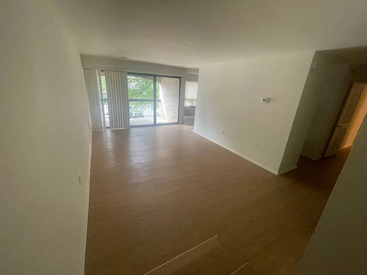 Building Photo - 437 Christopher Ave #21