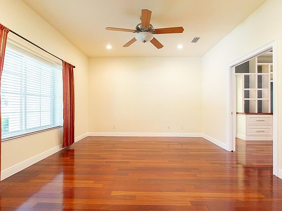 4th image of 8343 Queen Anna Dr