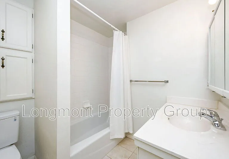 2336 Smith Ct — Photo 2