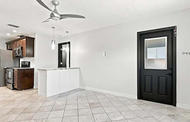 2480 SE Garden Ter #507 — Photo 5