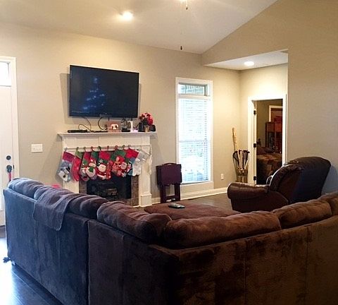 5th image of 224 Hayden Heady Cir