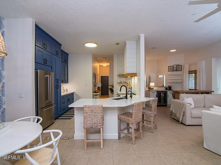 2402 Seagate Ln N — Photo 14