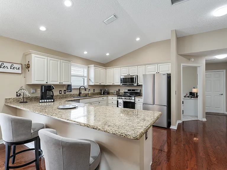 2374 Ridgeway Ct — Photo 4
