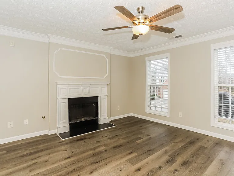 3830 Riverside Pkwy — Photo 5