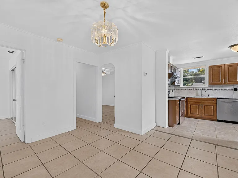 1005 E Flora St — Photo 38