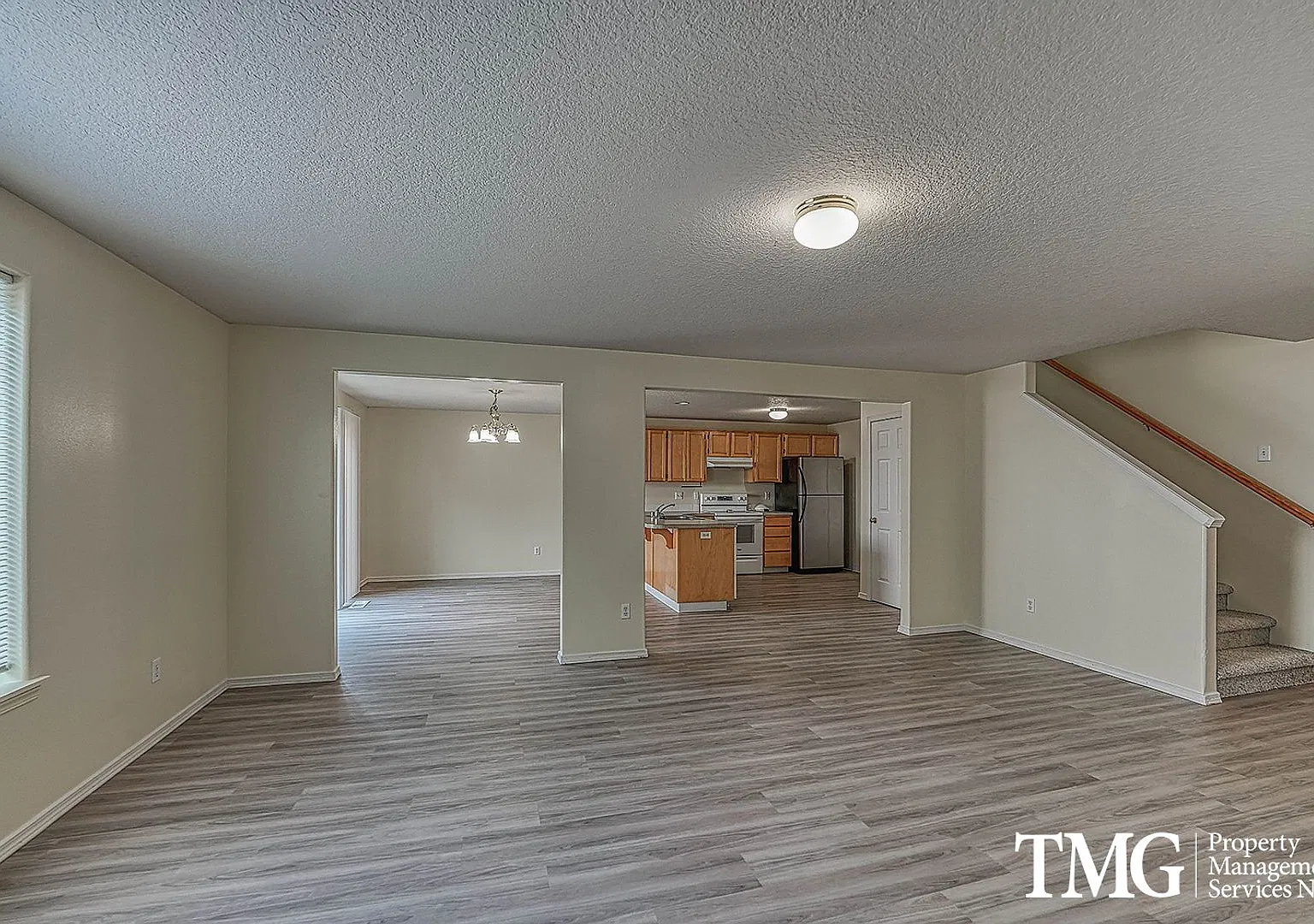 Spacious 4 Bedroom Home w/ Upstairs Laundry & Fully Fenced Yard! — Photo 2
