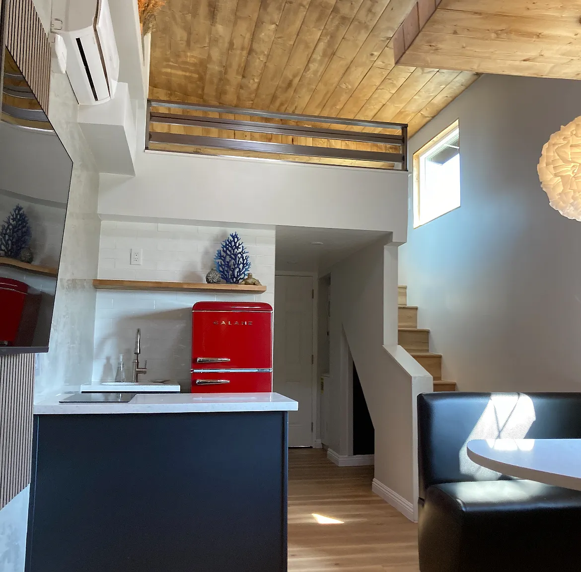 2 bed, 1.5 bath, 400 sqft, $2,000 — Photo 2